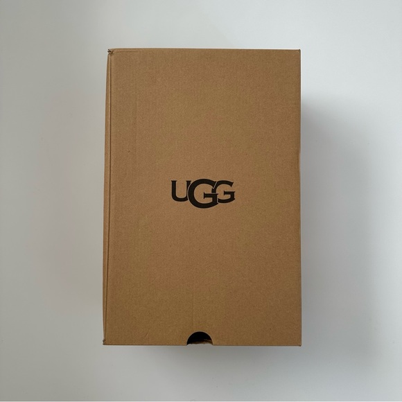 UGG Tazz Platform Black Size 9 NWT - Picture 15 of 16